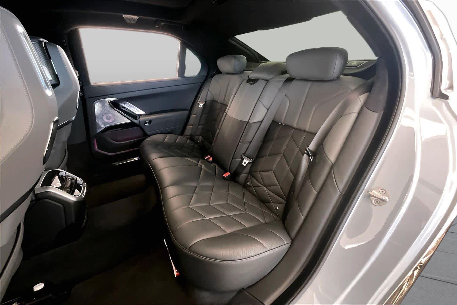 Used 2024 BMW 760i xDrive w/ Executive Package AWD/4WD image 18