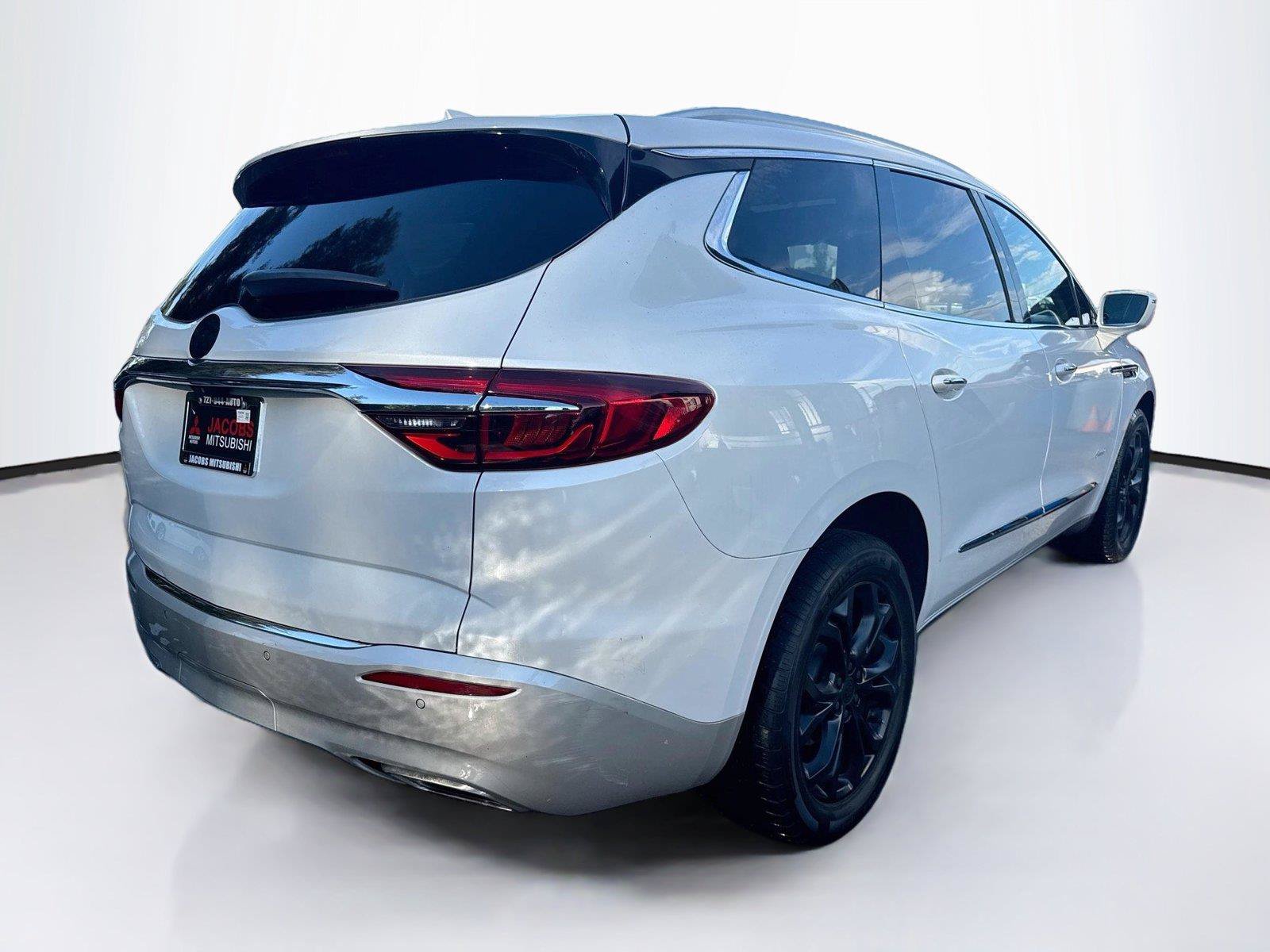 Used 2018 Buick Enclave Avenir w/ Avenir Technology Package FWD image 5
