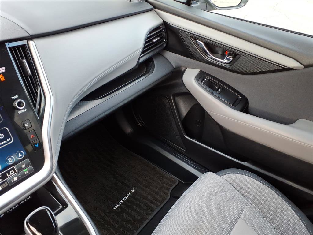 Used 2023 Subaru Outback Premium image 29