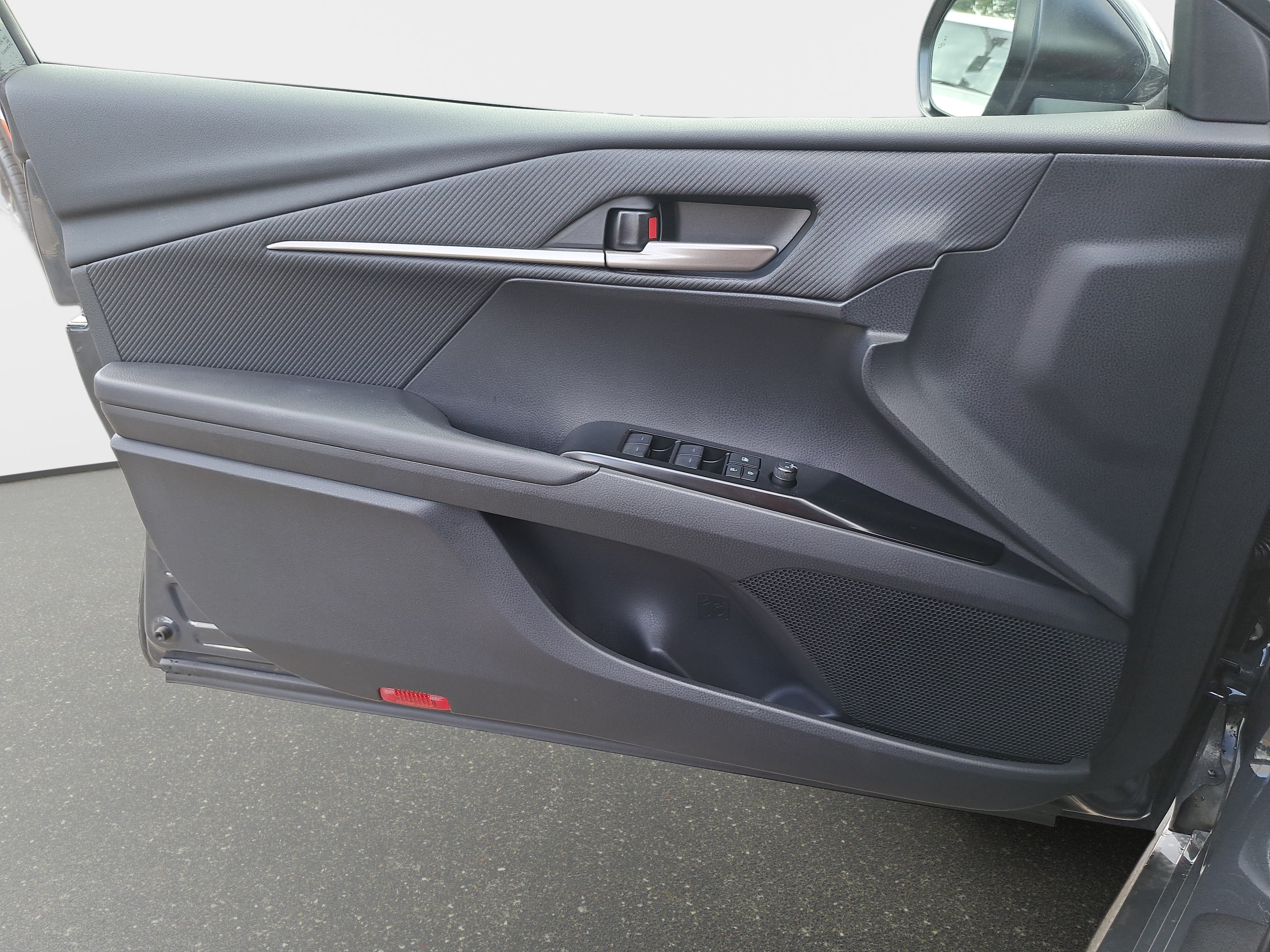 Used 2026 Toyota Camry SE w/ Convenience Package FWD image 25