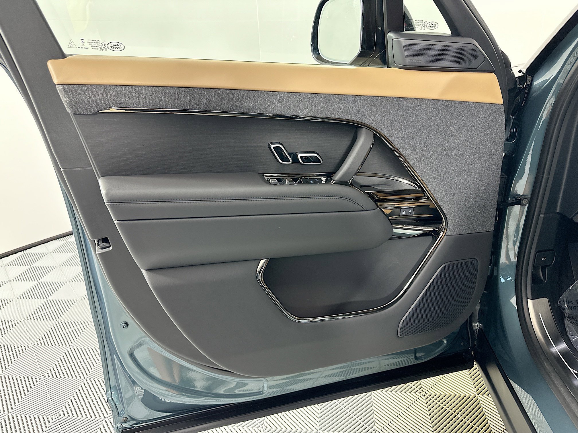Certified 2025 Land Rover Range Rover Sport Dynamic SE image 15