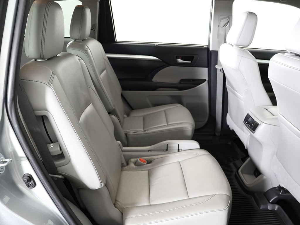 Used 2017 Toyota Highlander XLE image 38