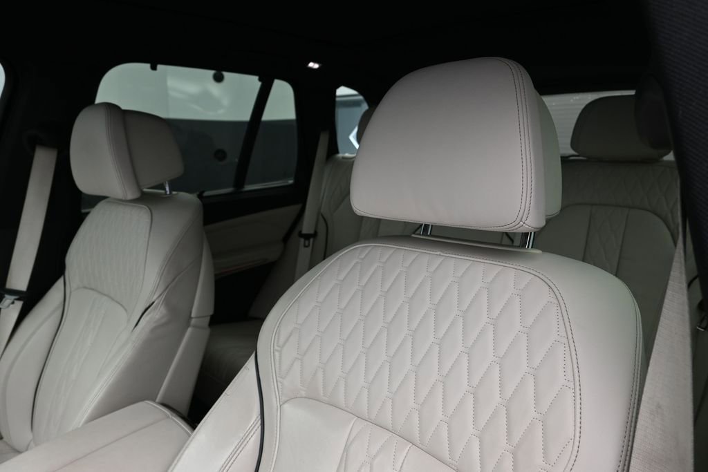 Used 2020 BMW X5 M50i w/ Executive Package AWD/4WD image 16