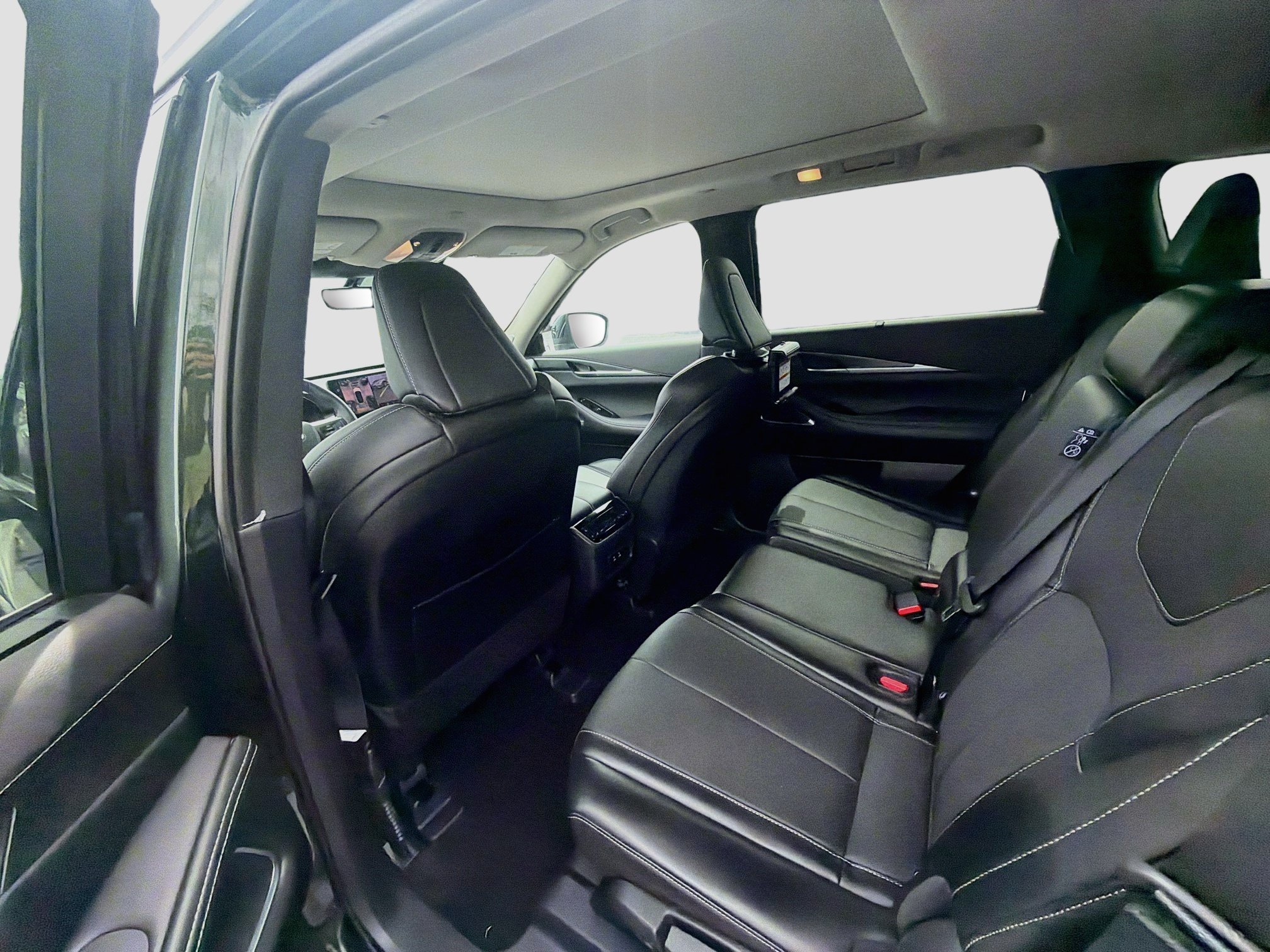 Used 2026 INFINITI QX60 Luxe w/ Family Package FWD image 25