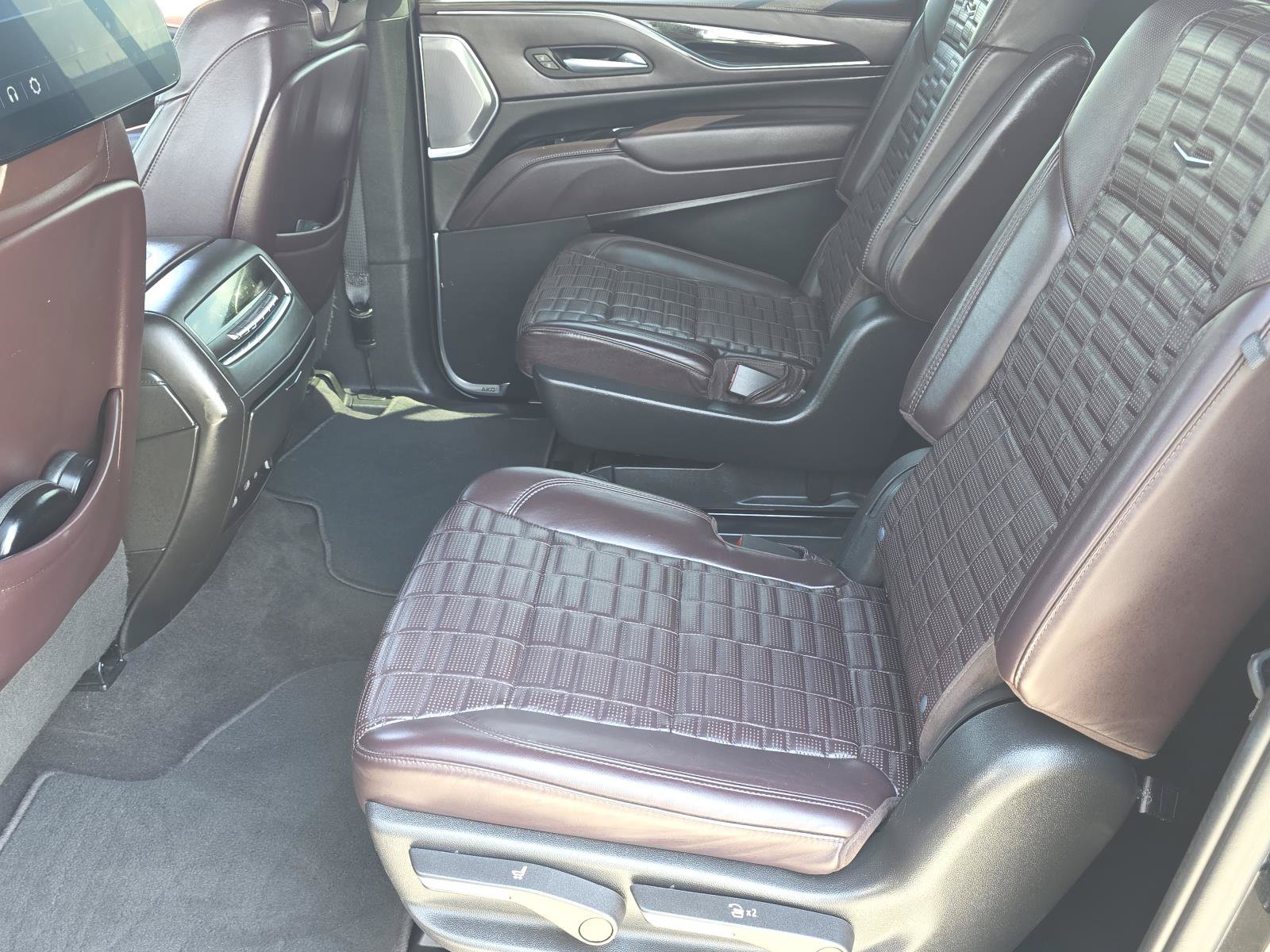 Used 2023 Cadillac Escalade ESV Sport Platinum w/ LPO, ONYX Package AWD/4WD image 29