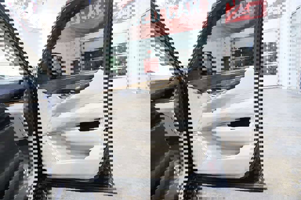 Used 2019 Cadillac Escalade ESV Luxury image 36