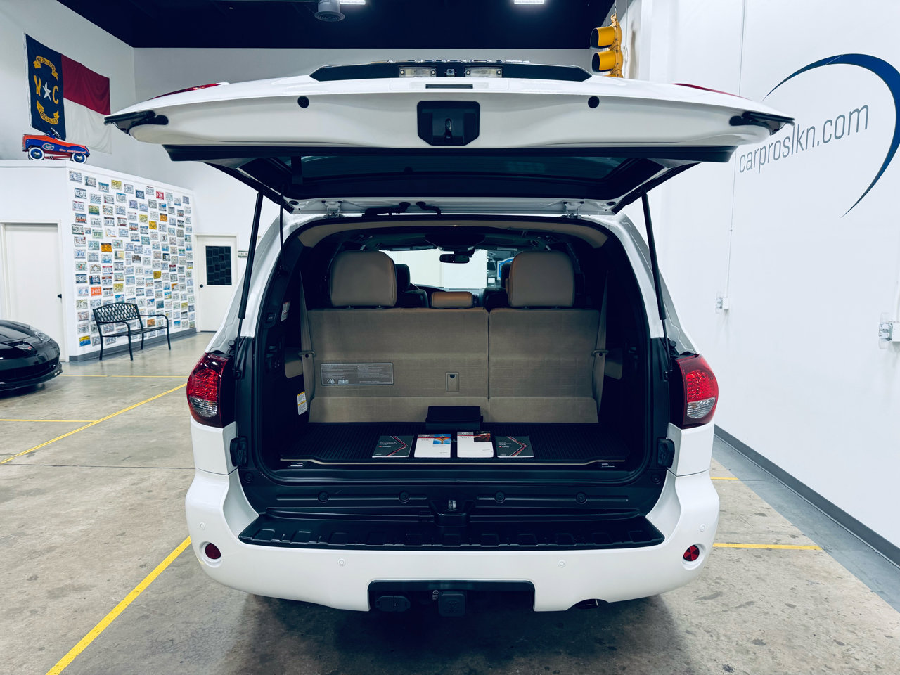 Used 2020 Toyota Sequoia Platinum image 27