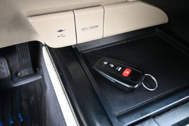 Used 2018 Toyota Camry XLE FWD image 16