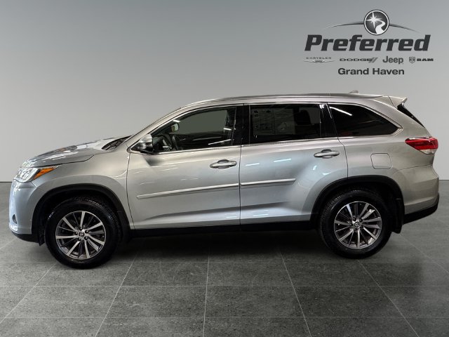 Used 2019 Toyota Highlander XLE AWD/4WD image 10