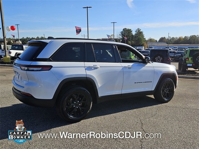 Used 2024 Jeep Grand Cherokee Altitude image 14