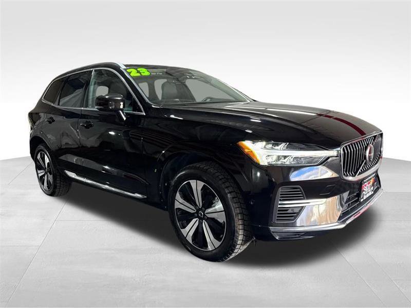 Used 2023 Volvo XC60 T8 Plus AWD/4WD image 3