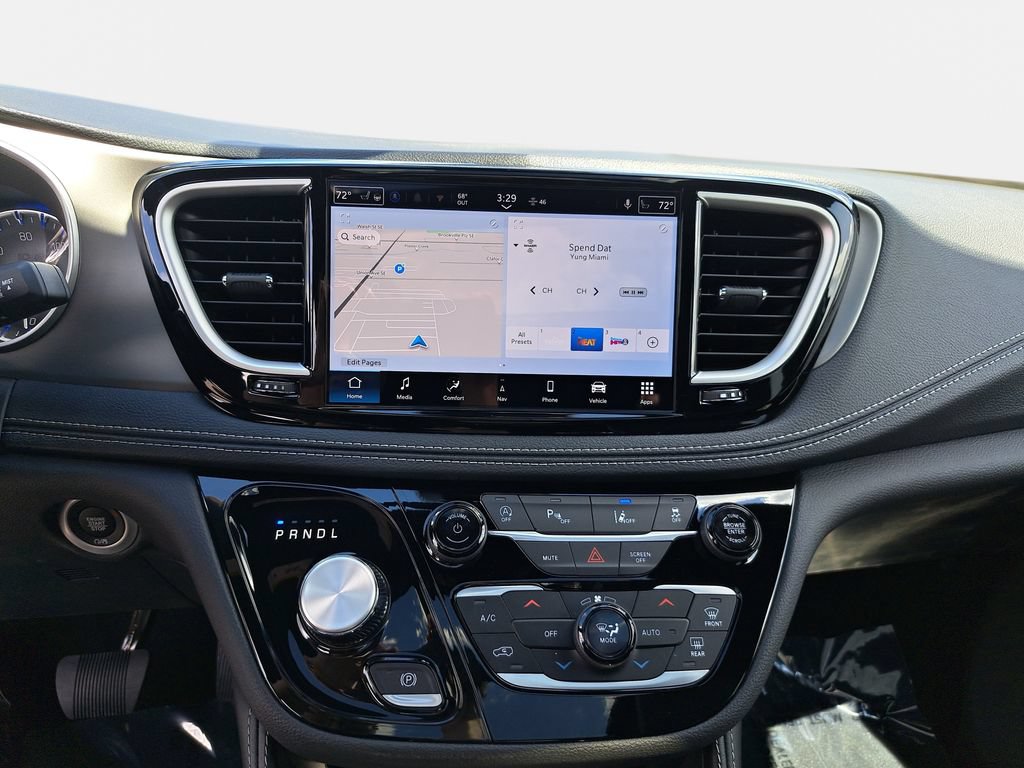 New 2027 Chrysler Pacifica Limited AWD/4WD image 22