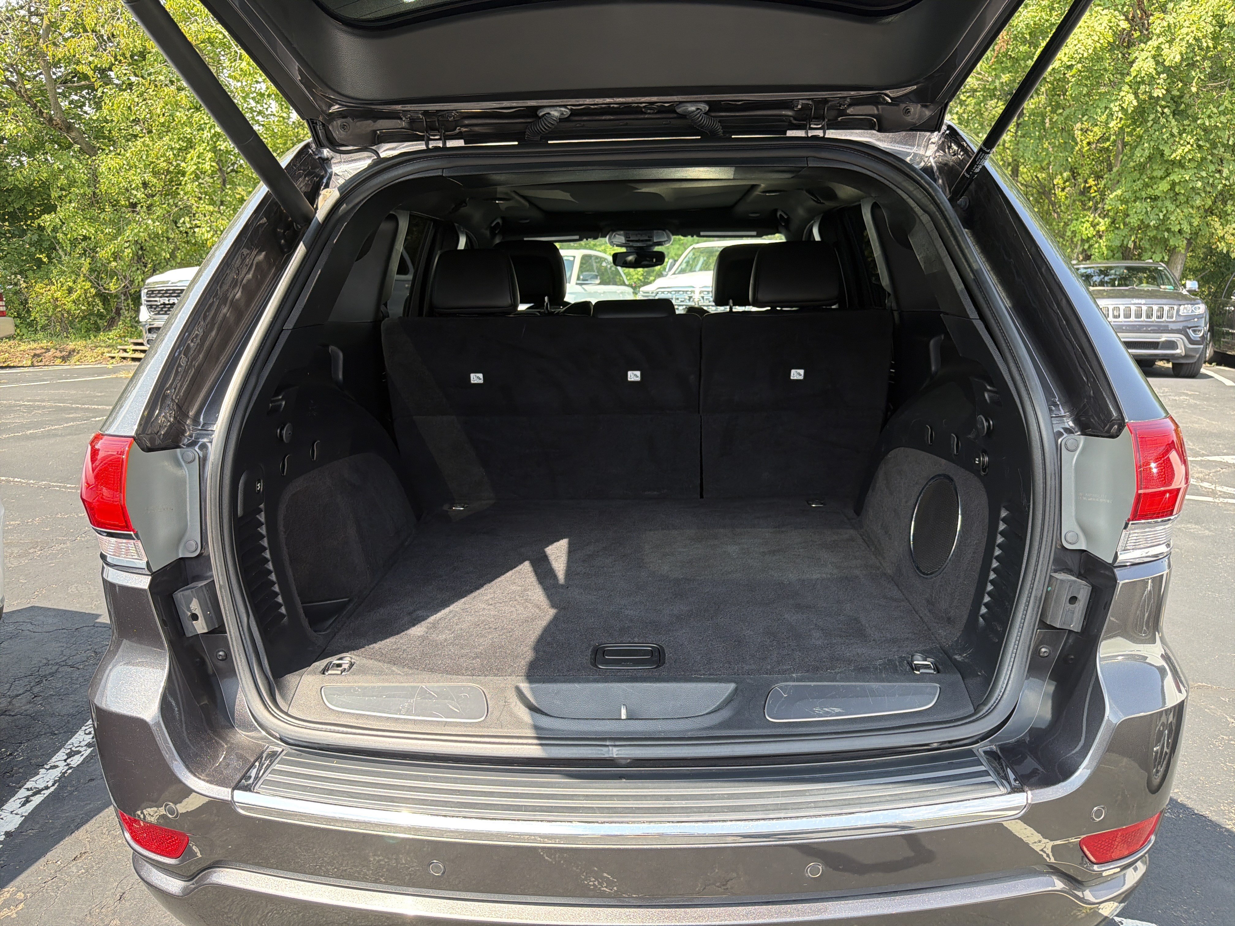 Certified 2020 Jeep Grand Cherokee Overland AWD/4WD image 9