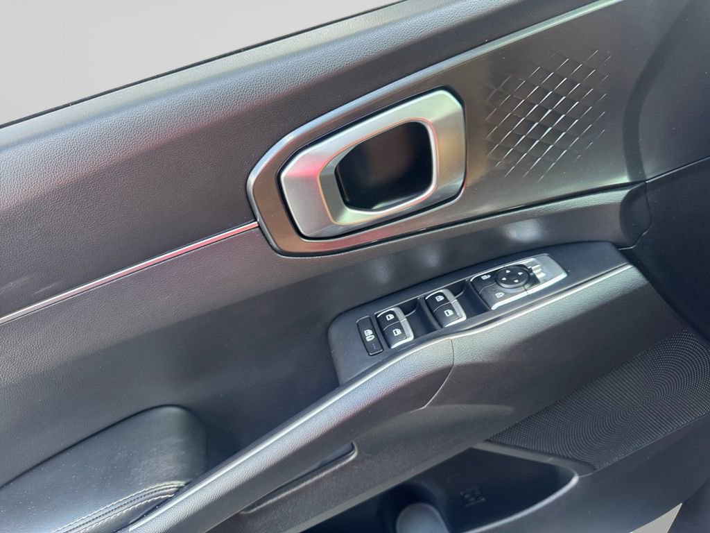 Used 2023 Kia Sorento S w/ Panoramic Sunroof Package image 17