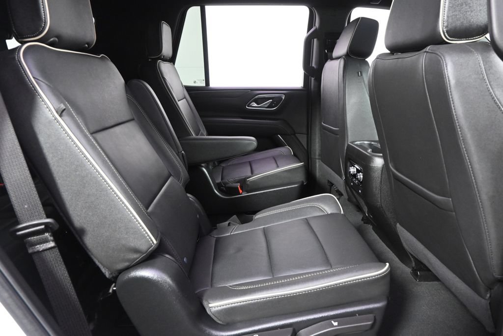 Used 2024 GMC Yukon SLT w/ SLT Premium Package AWD/4WD image 18