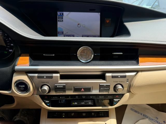 Used 2013 Lexus ES 300h w/ Luxury Pkg FWD image 23