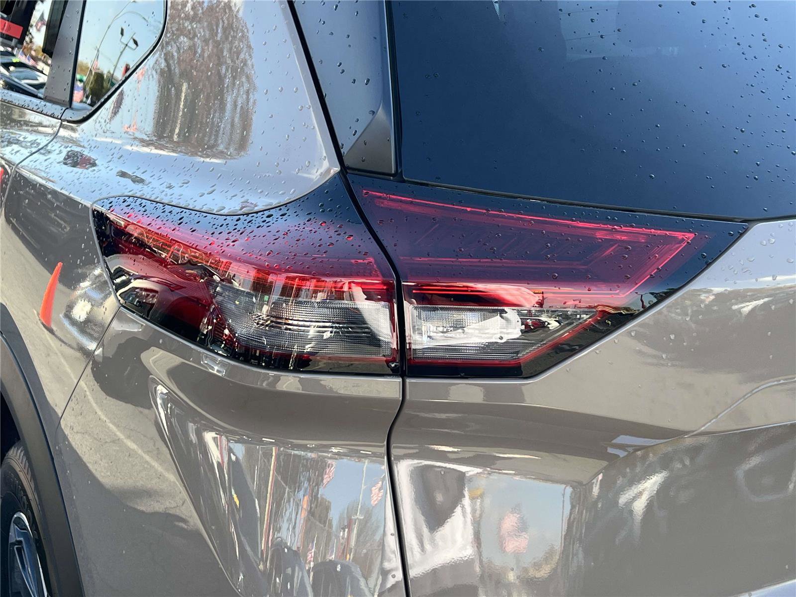 Used 2025 Nissan Rogue SV image 16