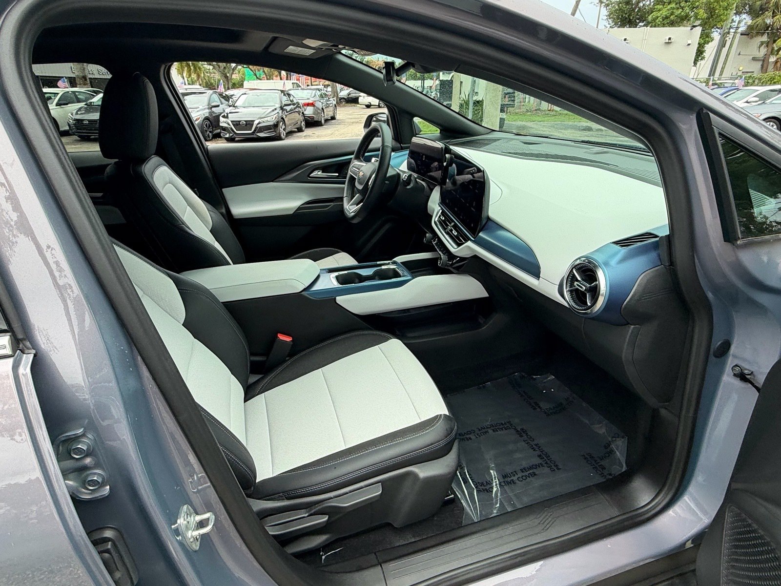 Used 2025 Chevrolet Equinox EV LT w/ Convenience Package FWD image 17