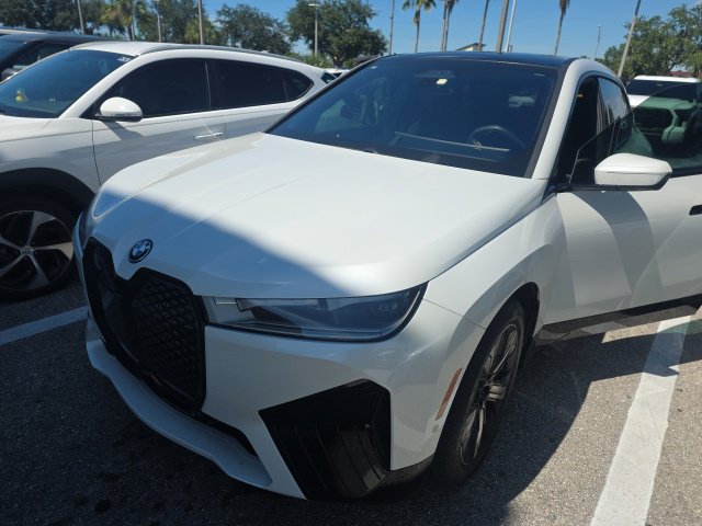 Used 2024 BMW iX xDrive50 w/ Premium Package AWD/4WD image 6