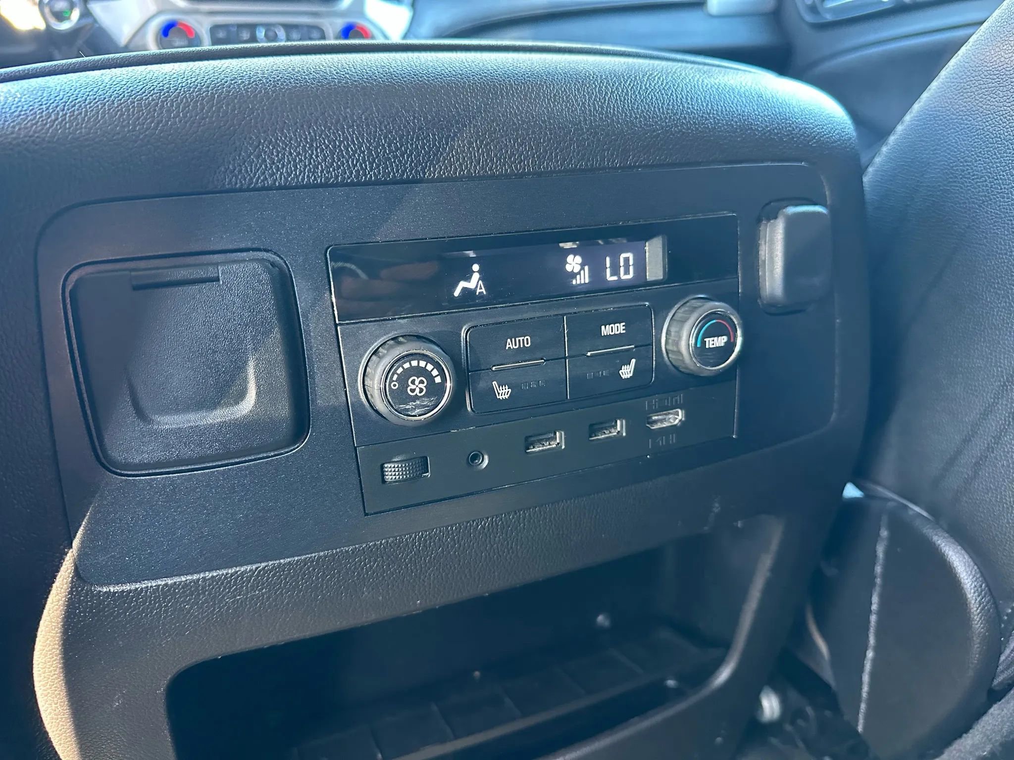 Used 2017 GMC Yukon XL SLT w/ Premium Edition image 26