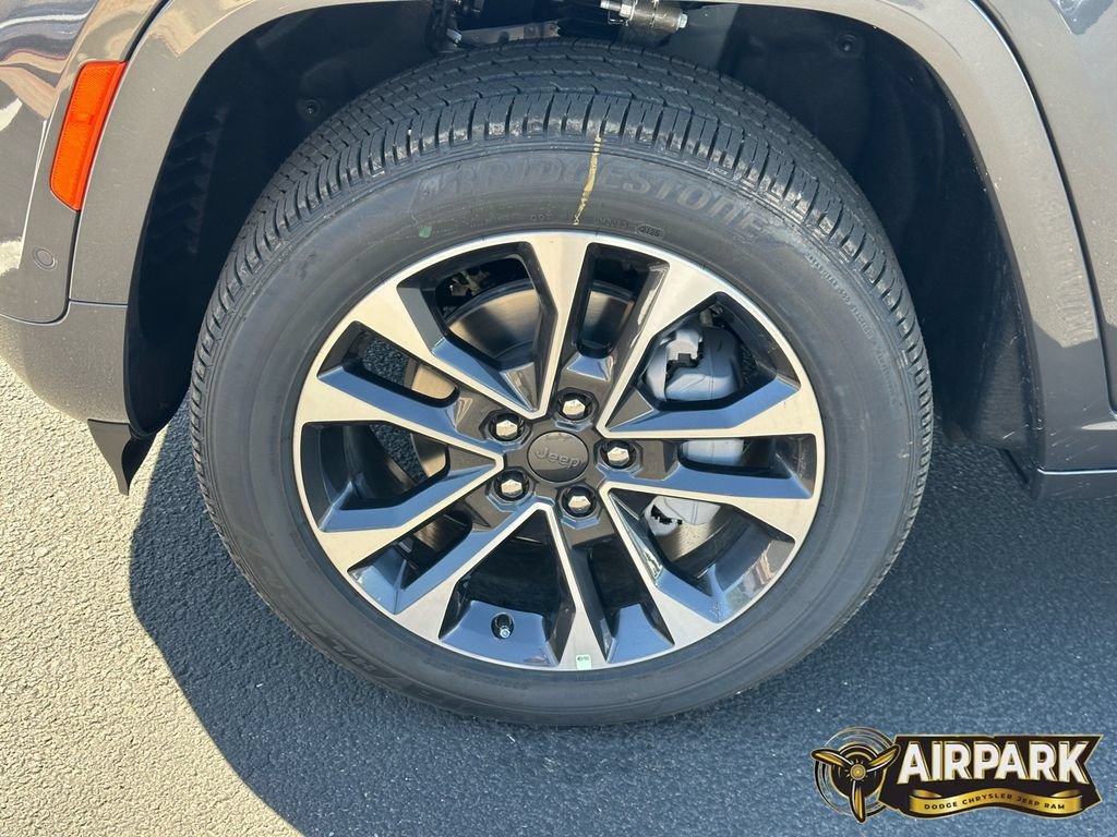 New 2025 Jeep Grand Cherokee Overland w/ Adv Protech Group III AWD/4WD image 8