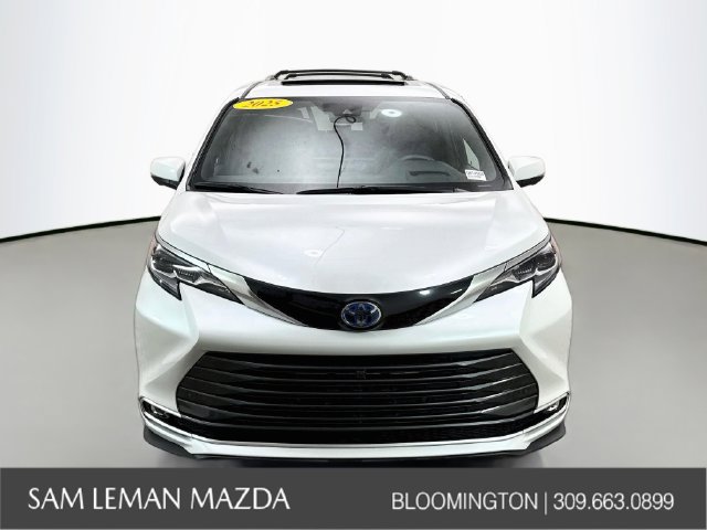 Used 2025 Toyota Sienna Platinum AWD/4WD image 8