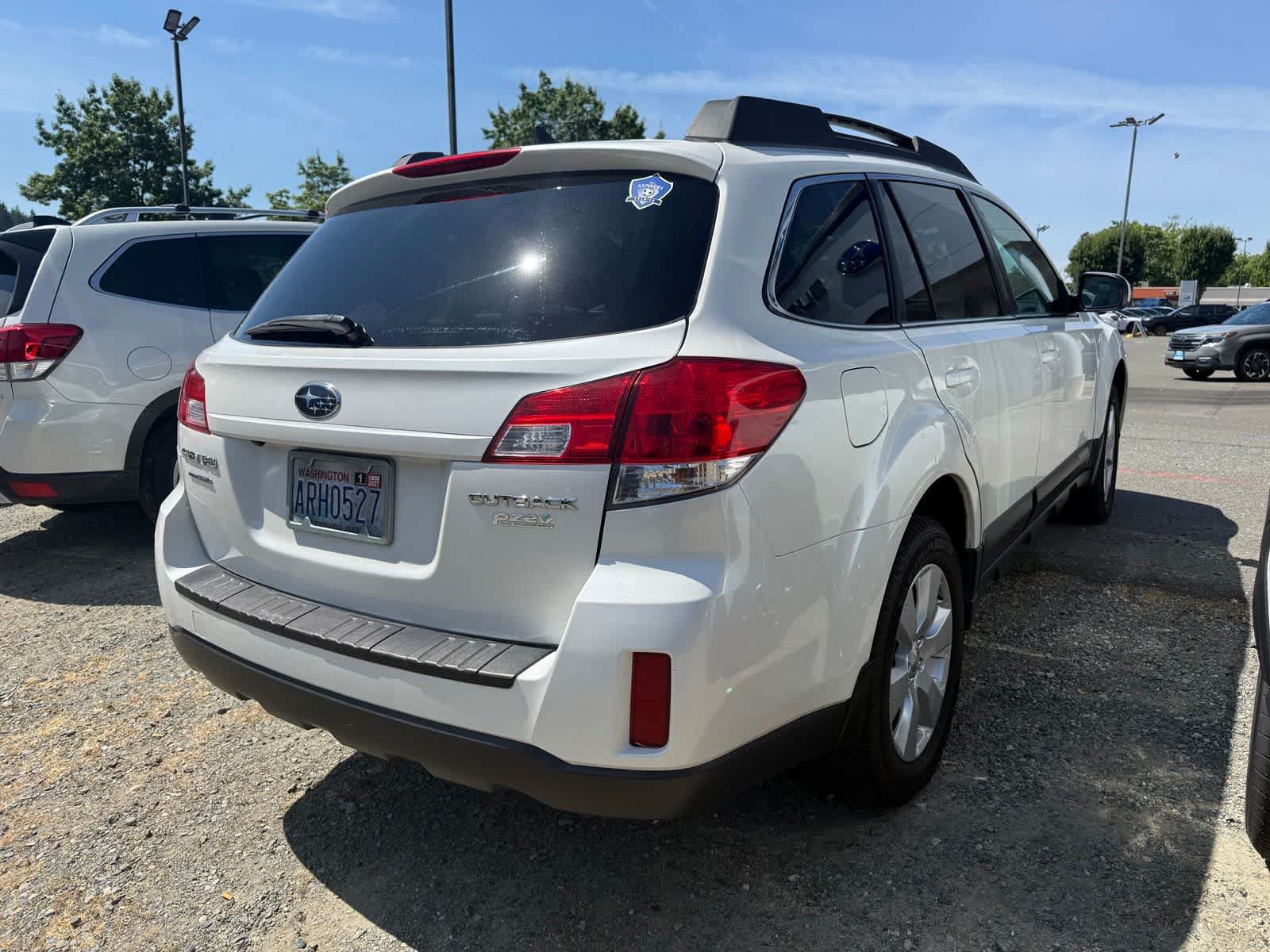 Used 2011 Subaru Outback 2.5i Limited w/ PWR Moonroof Pkg AWD/4WD image 3