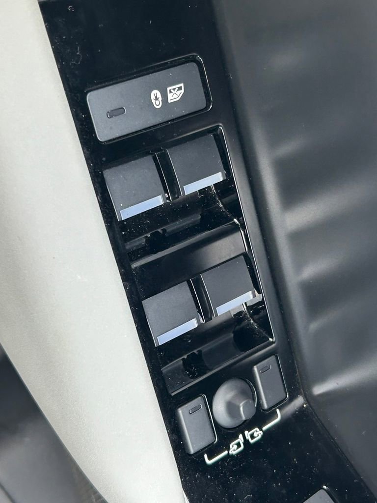 Used 2025 Land Rover Range Rover Velar Dynamic SE image 25