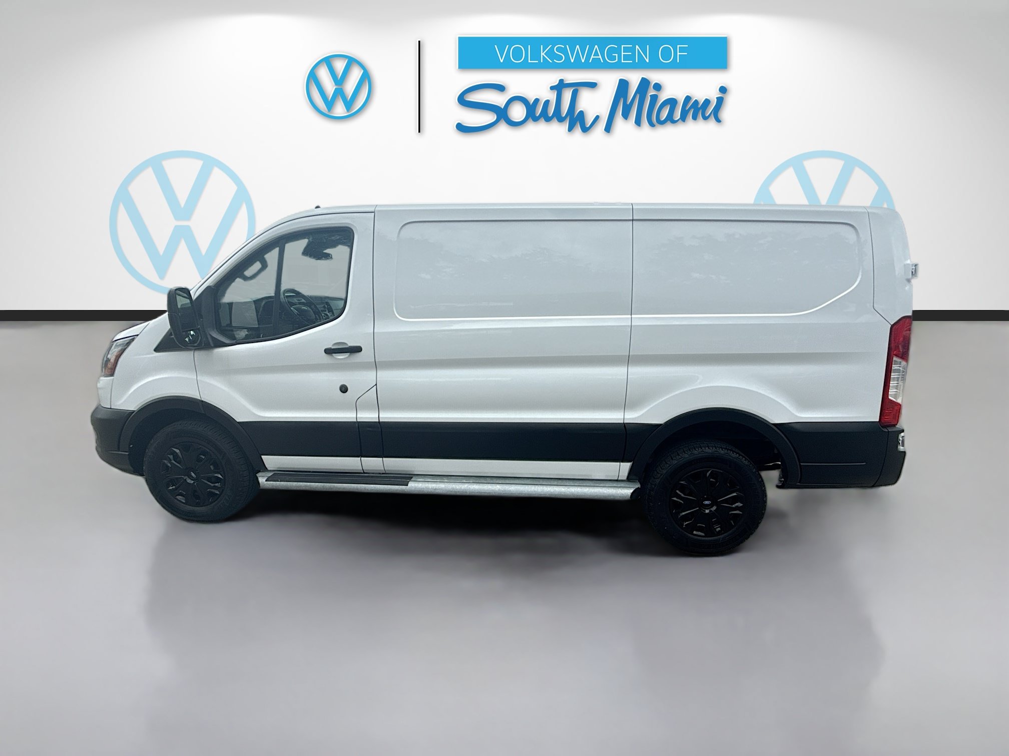 Used 2023 Ford Transit 250 Low Roof w/ Exterior Upgrade Package RWD image 4
