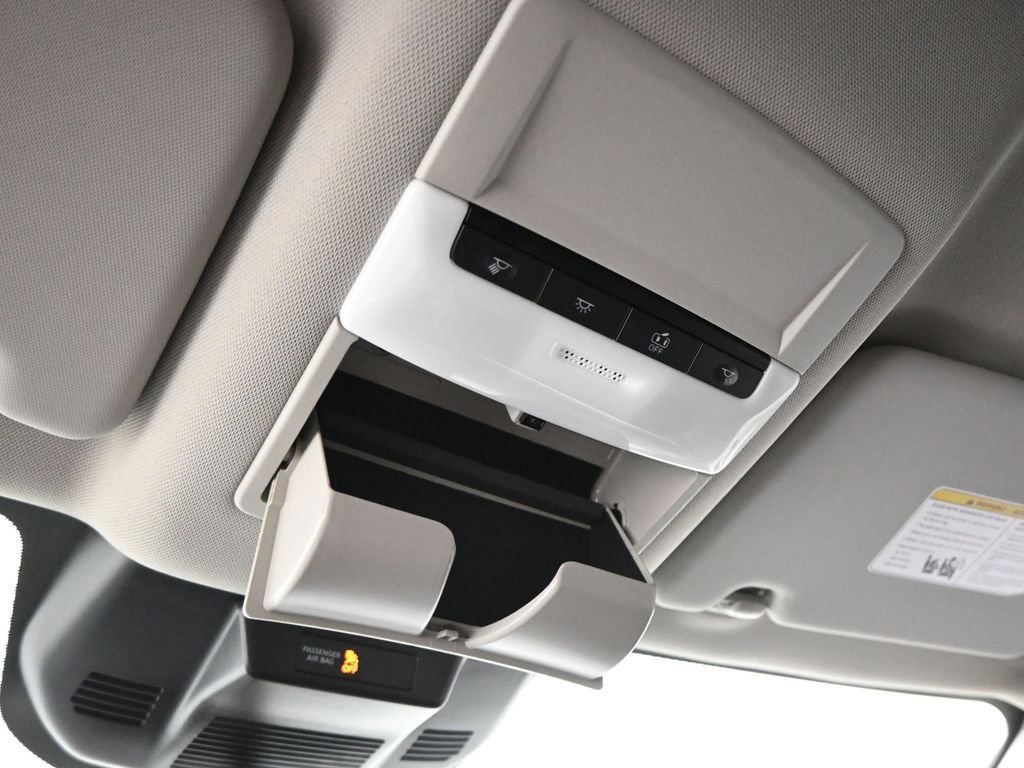 Used 2024 Nissan Rogue S image 32