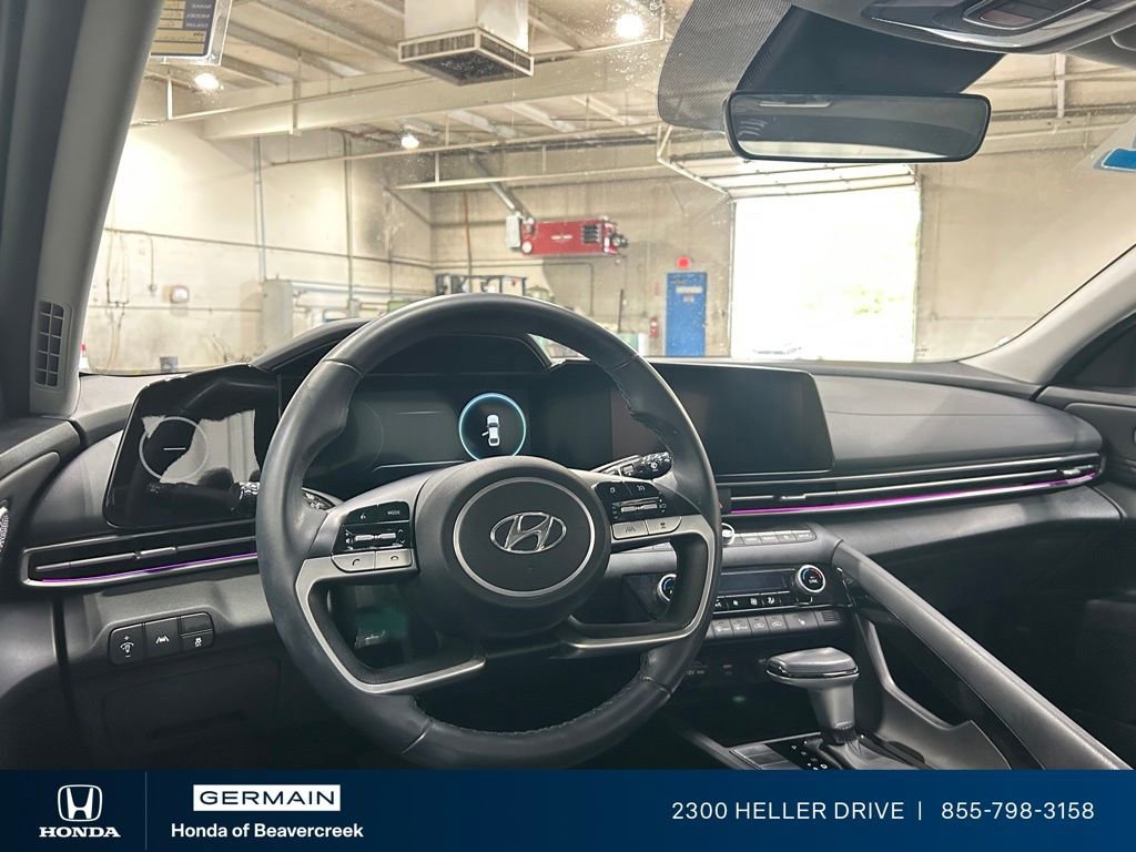 Used 2022 Hyundai Elantra Limited FWD image 15
