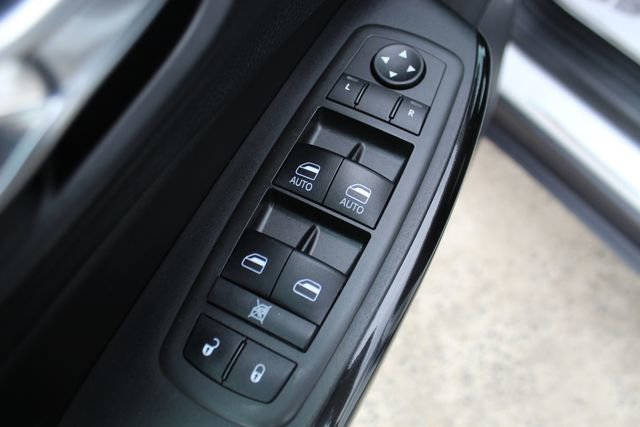 Used 2021 Jeep Cherokee Latitude Plus AWD/4WD image 9