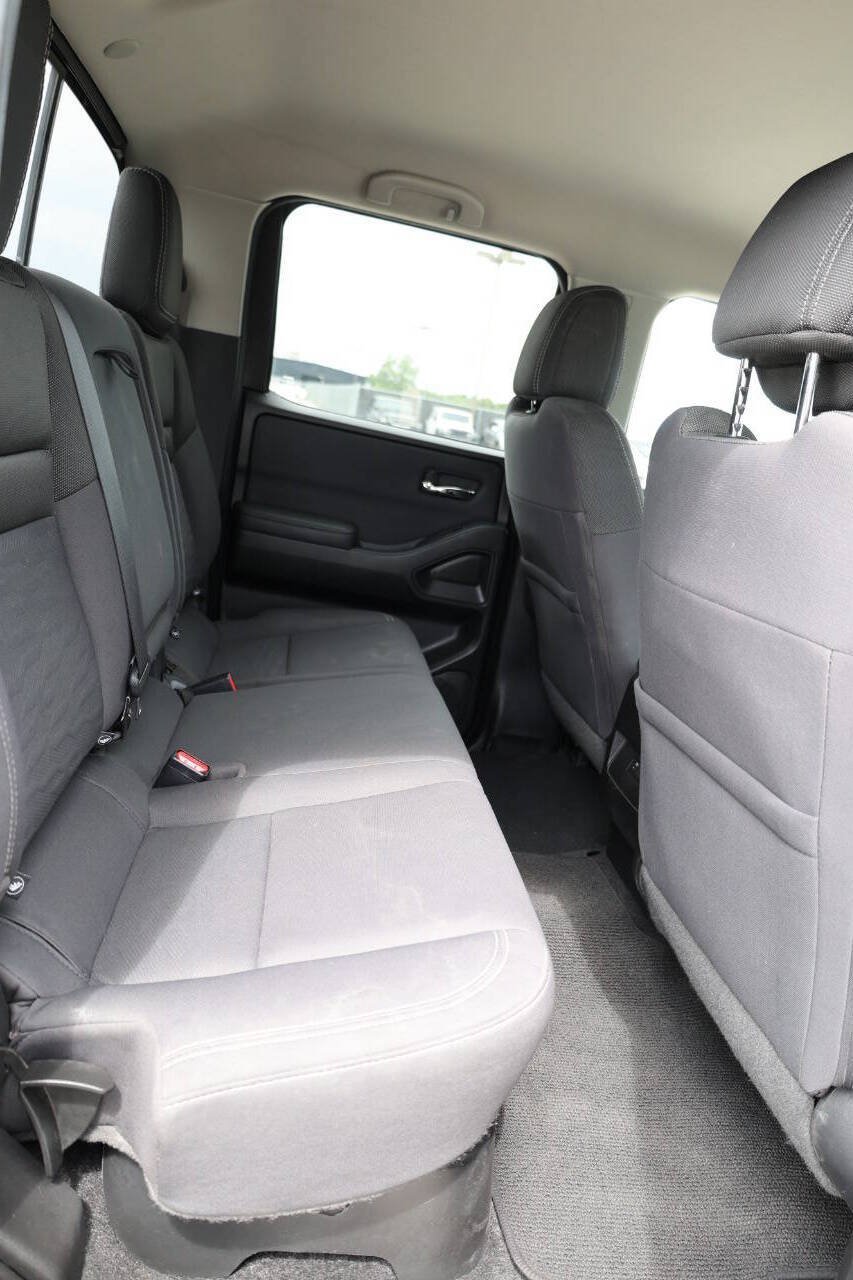 Used 2022 Nissan Frontier SV RWD image 16