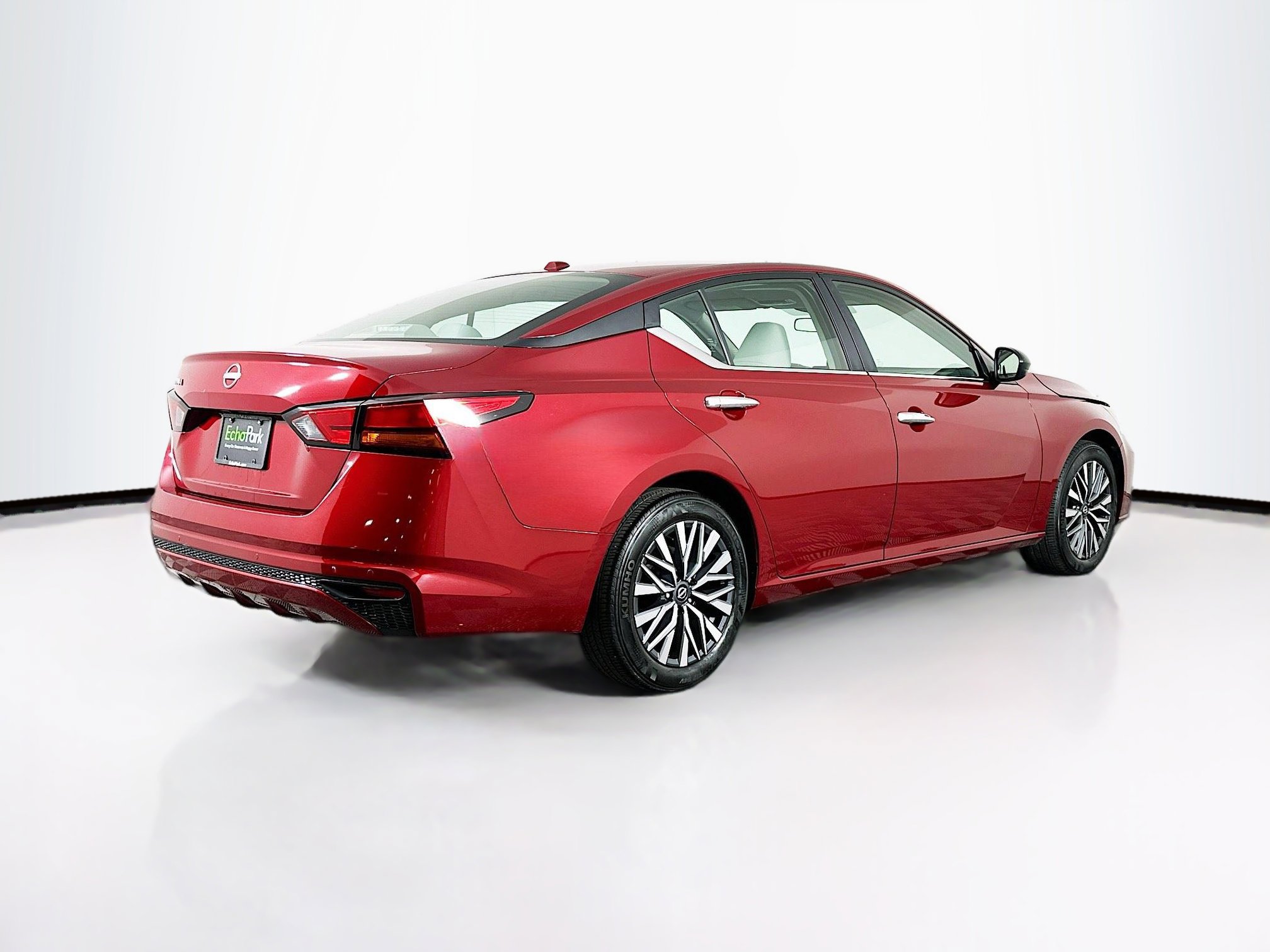 Used 2025 Nissan Altima 2.5 SV image 9