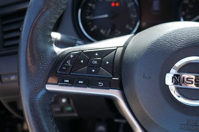 Used 2020 Nissan Rogue SV FWD image 16