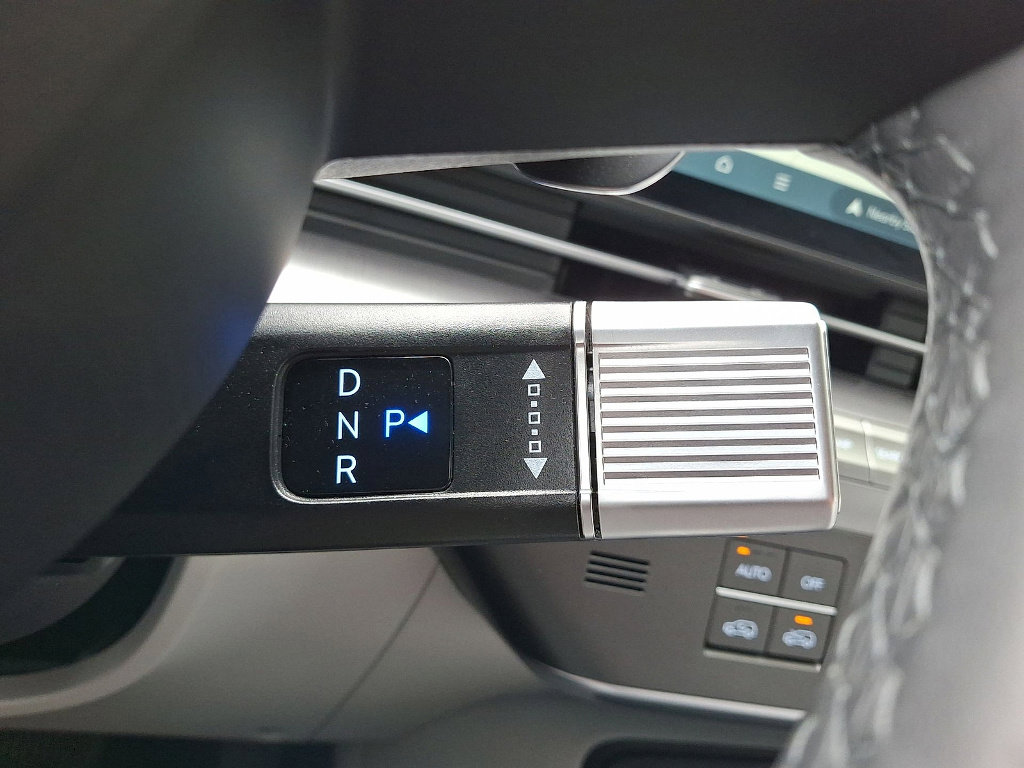 Used 2024 Hyundai Kona SEL w/ Convenience Package image 12