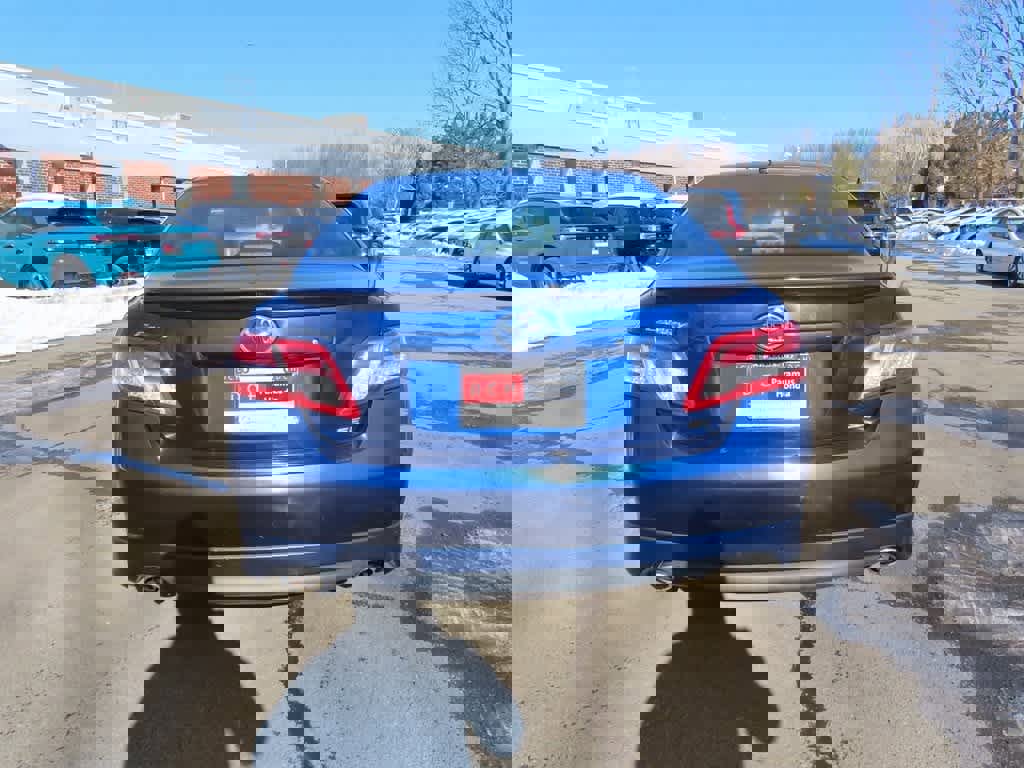 Used 2010 Toyota Camry LE image 5