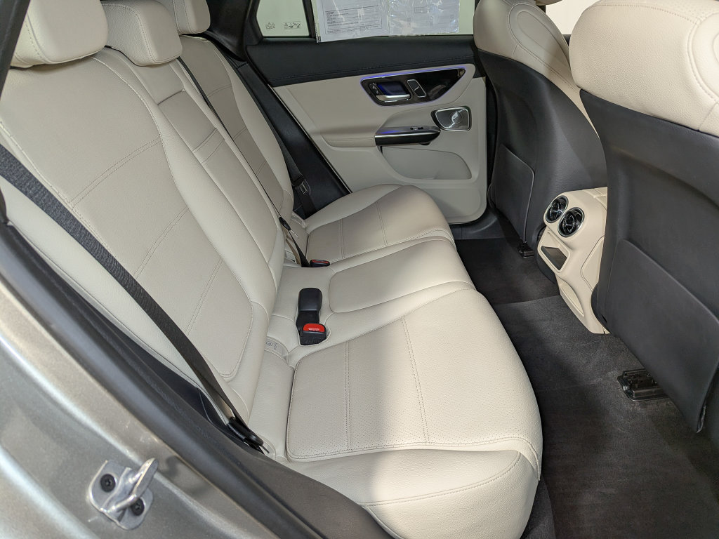 Used 2024 Mercedes-Benz GLC 300 4MATIC image 33