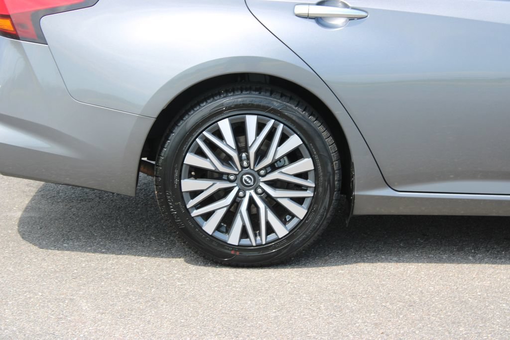 Used 2024 Nissan Altima 2.5 SV FWD image 13