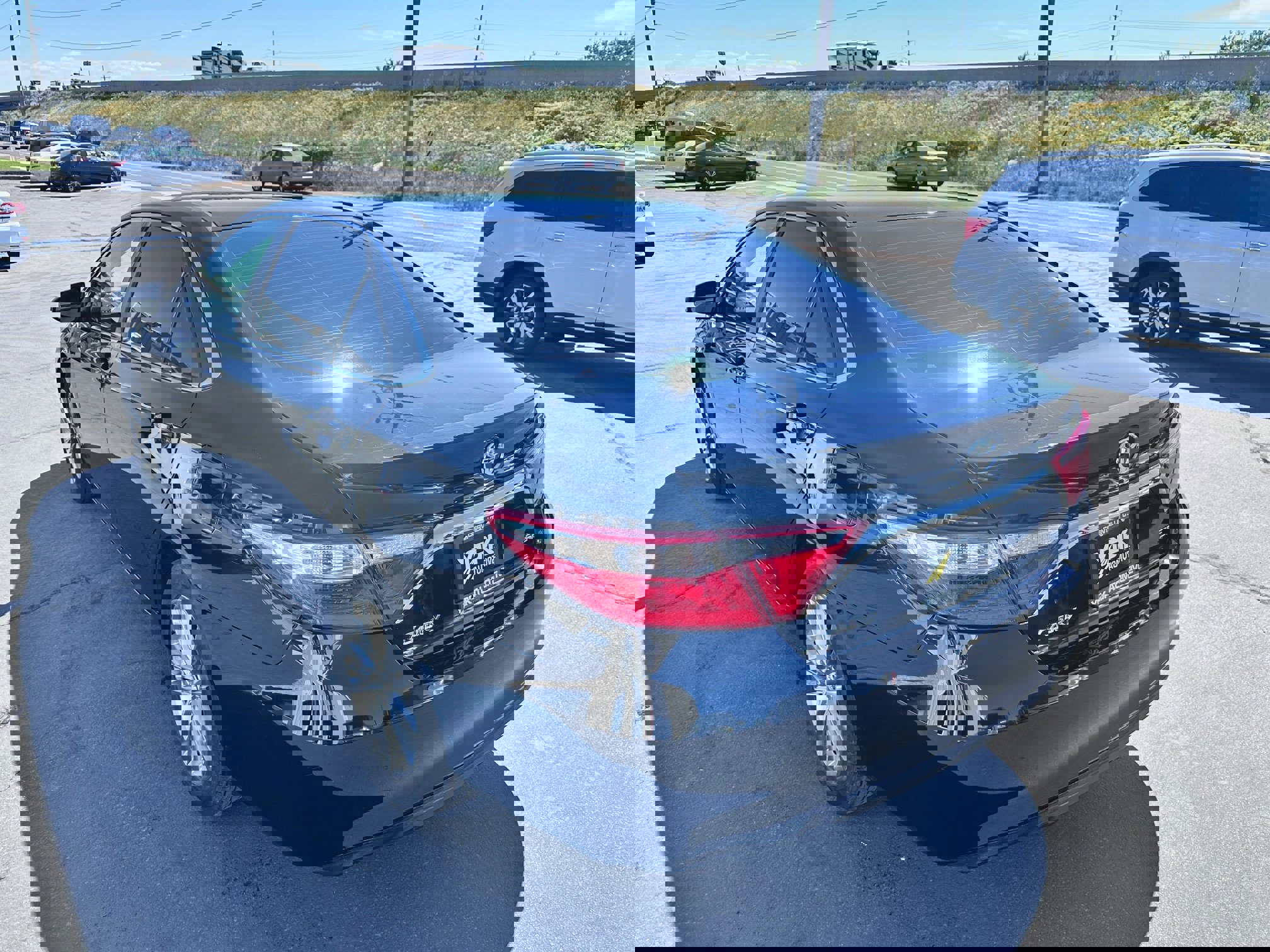 Used 2017 Toyota Camry SE image 4