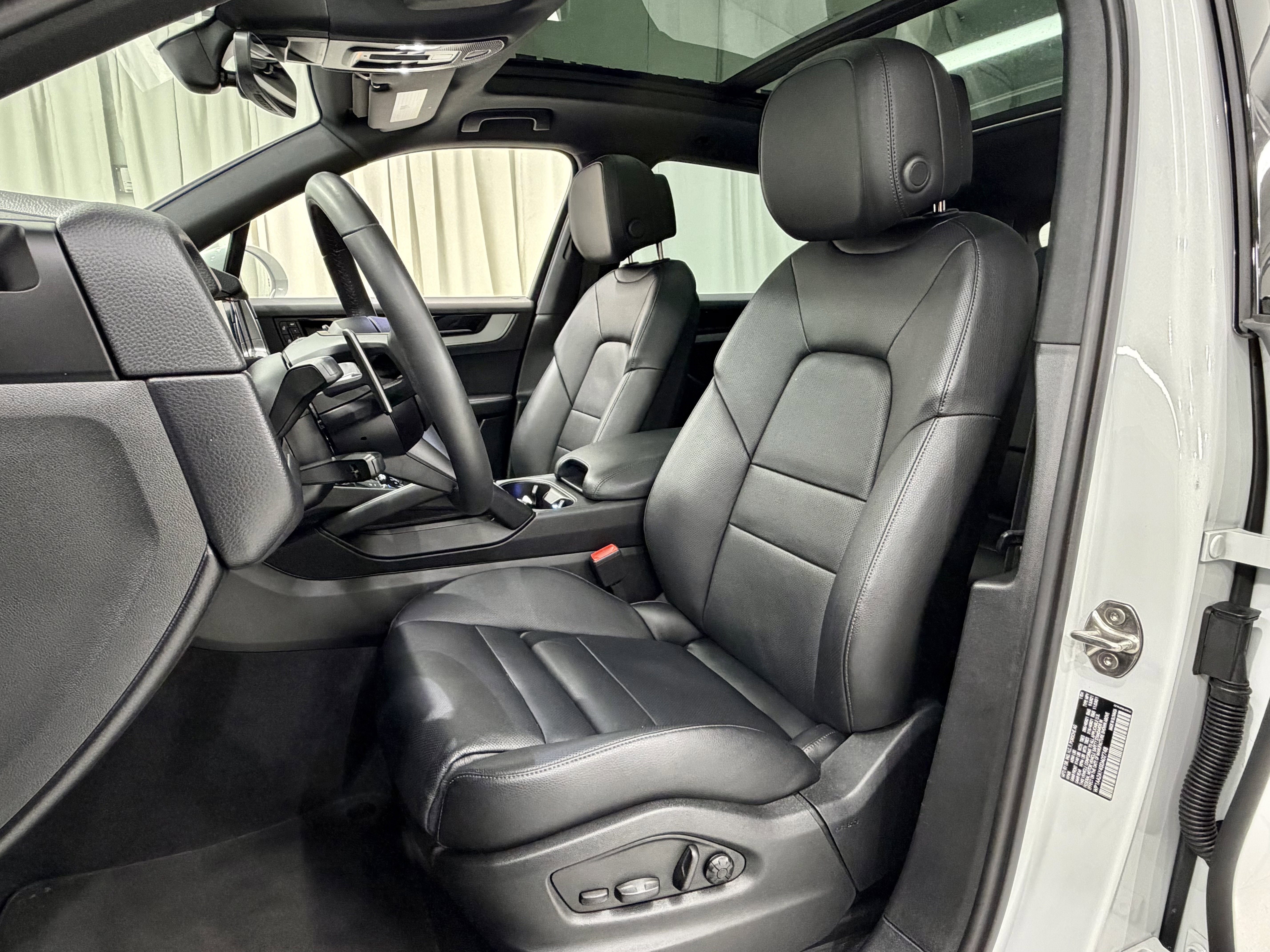 Certified 2025 Porsche Cayenne image 31