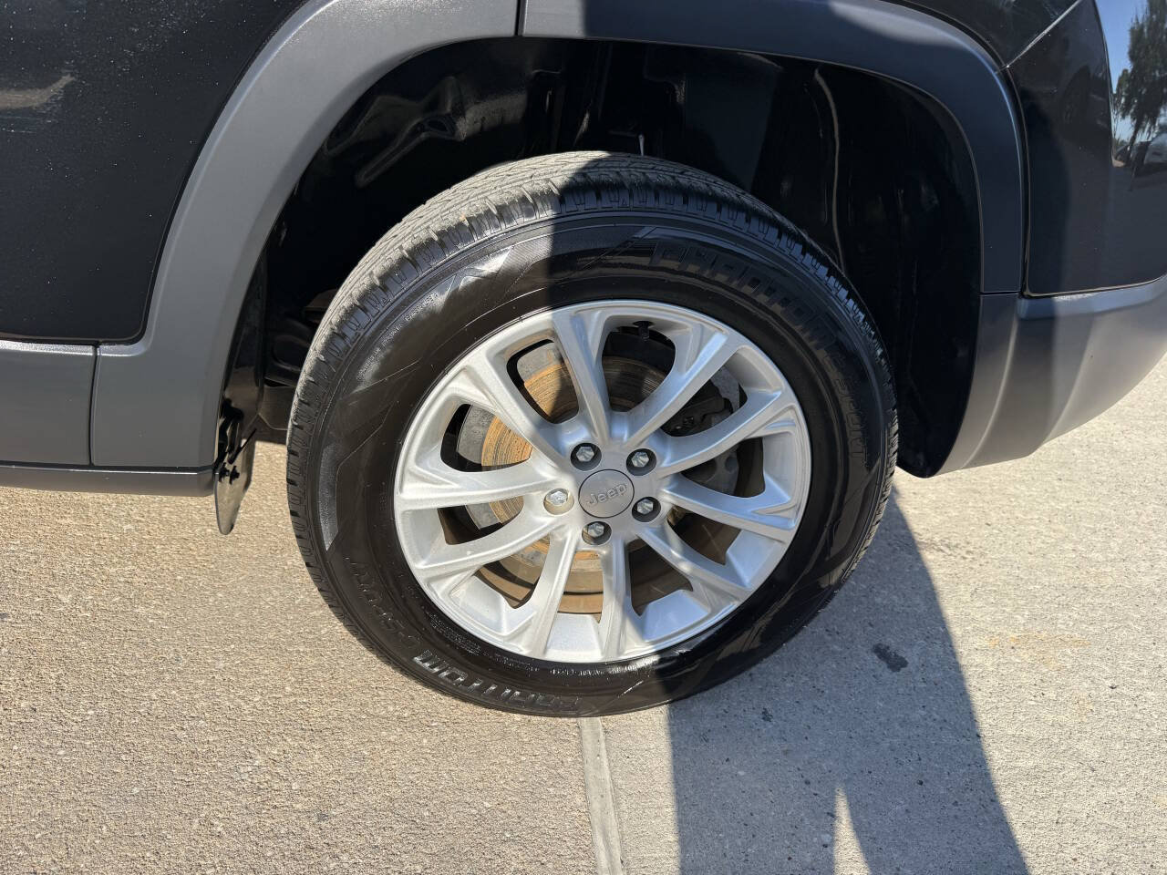 Used 2019 Jeep Cherokee Latitude w/ Popular Appearance Group FWD image 35