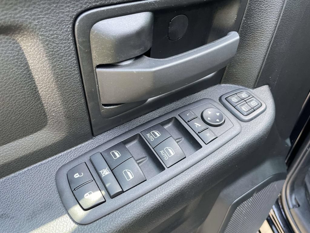Used 2024 RAM 3500 Tradesman w/ Chrome Appearance Group AWD/4WD image 17