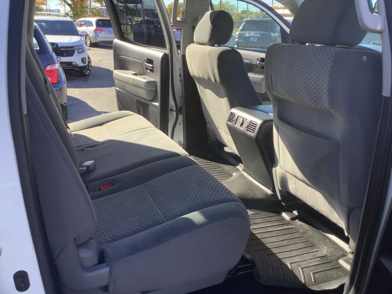 Used 2013 Toyota Tundra Grade 4x4 4dr CrewMax Cab Pick image 32