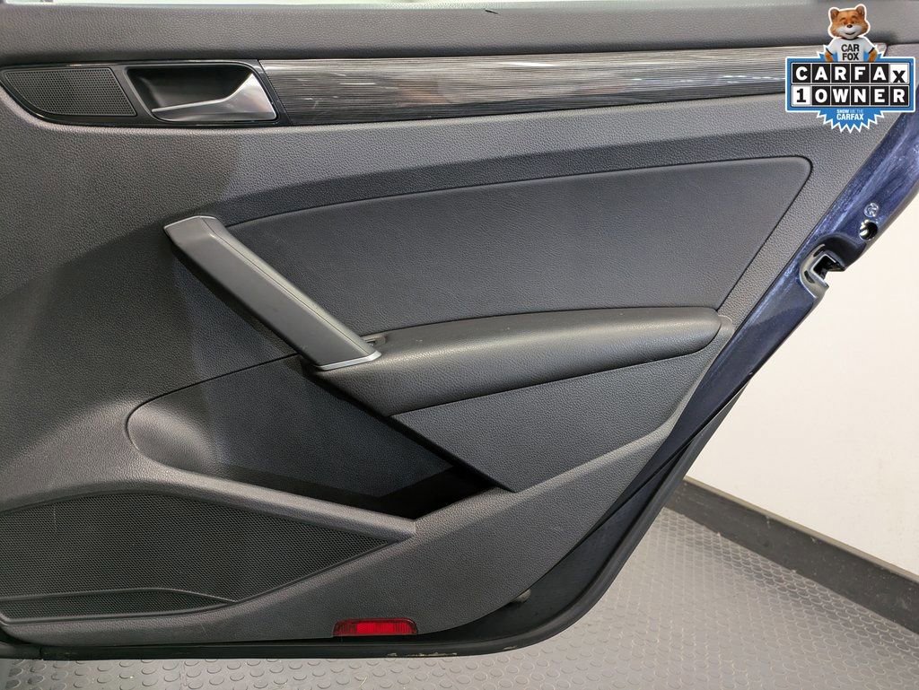 Used 2020 Volkswagen Passat 2.0T R-Line image 27