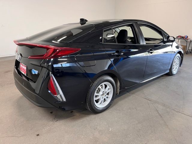 Used 2021 Toyota Prius Prime LE image 3