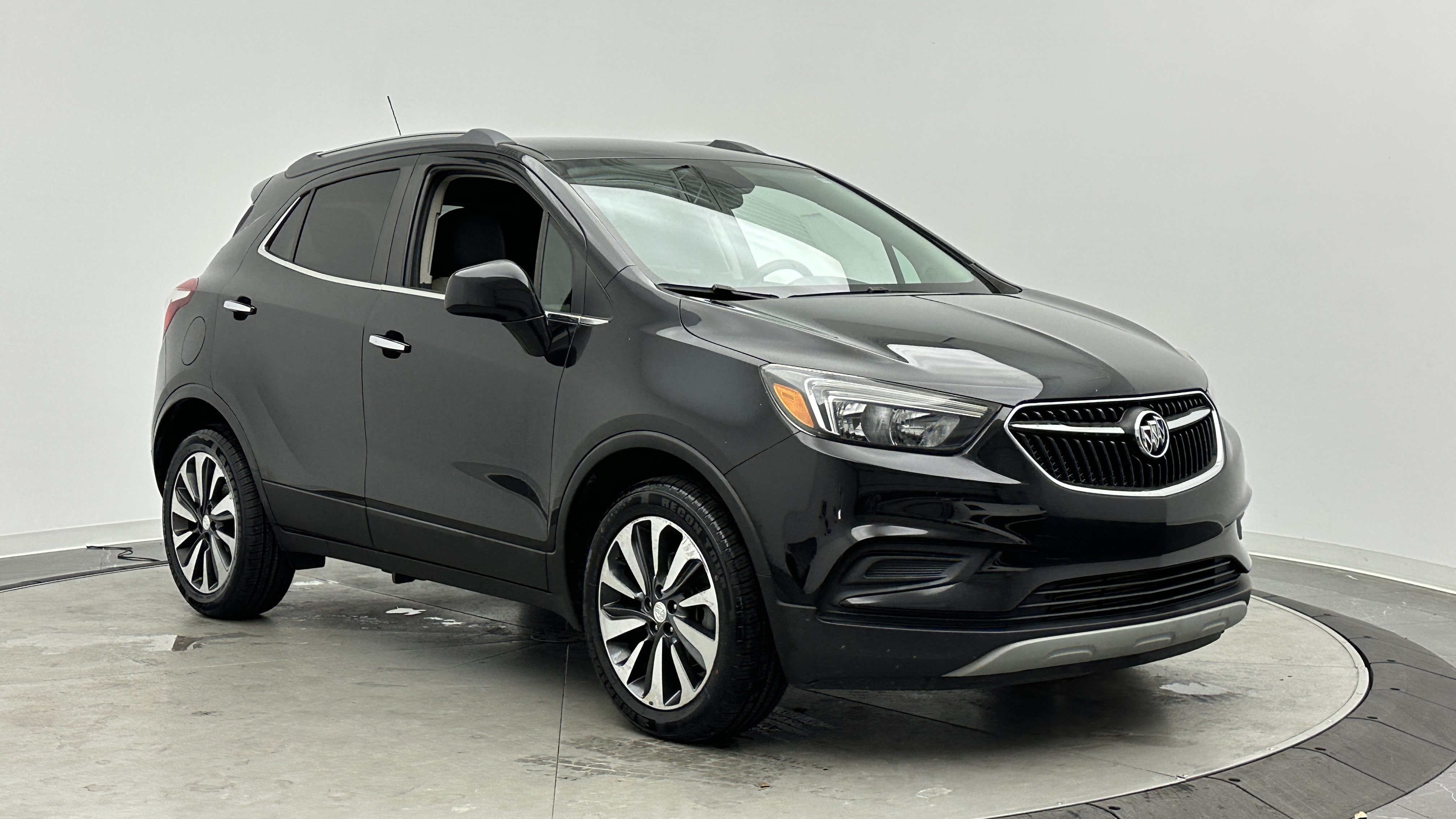 Used 2021 Buick Encore Preferred w/ Safety Package FWD image 3