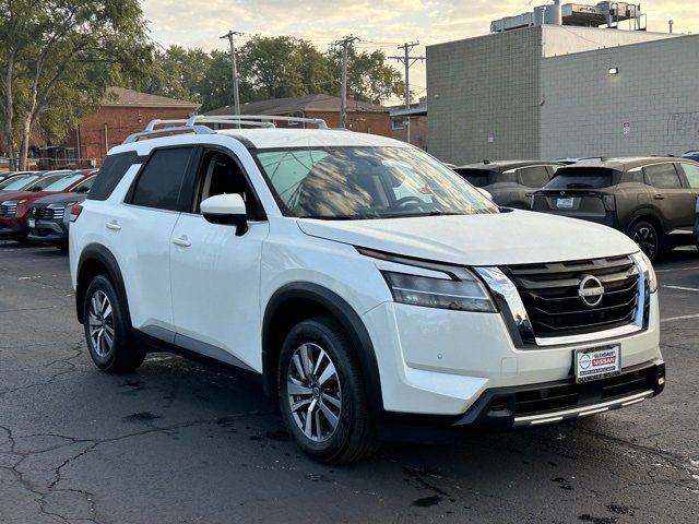 Certified 2024 Nissan Pathfinder SL image 3
