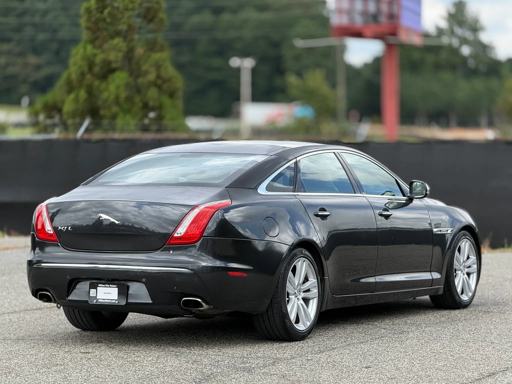 Used 2012 Jaguar XJ L RWD image 9