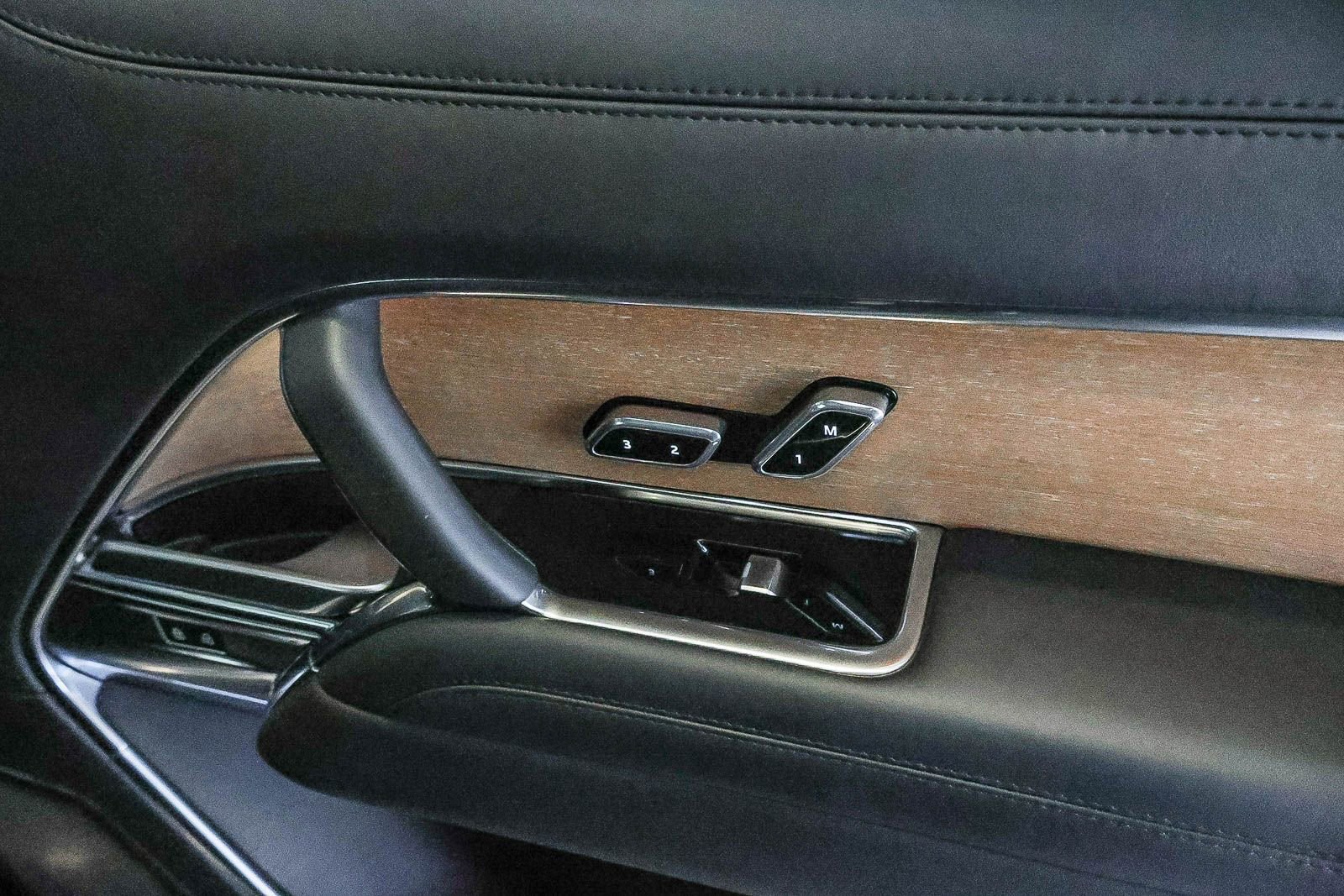 Used 2024 Land Rover Range Rover SV image 18